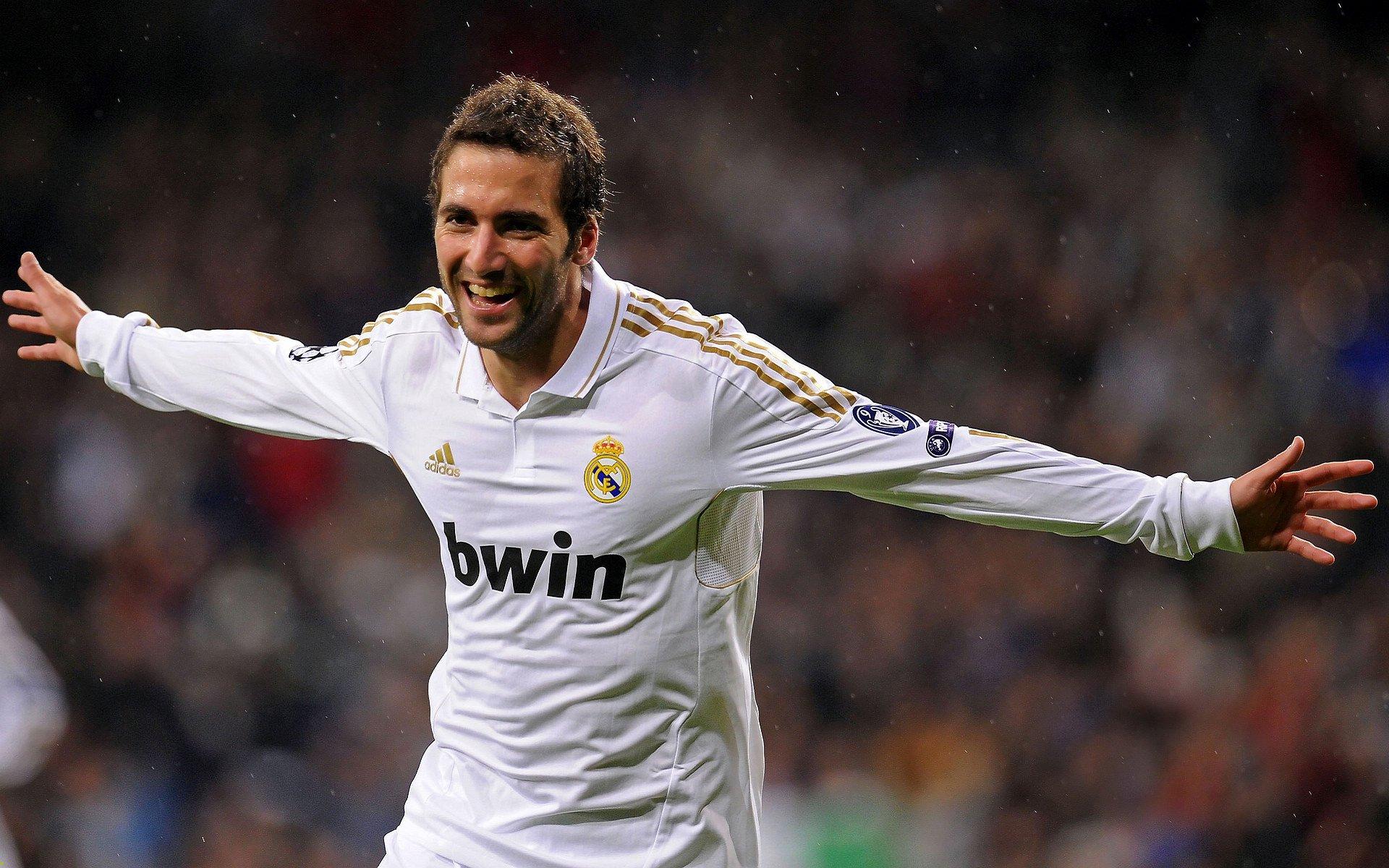 英超争冠白热化，曼城、阿森纳、利物浦上演终极对决