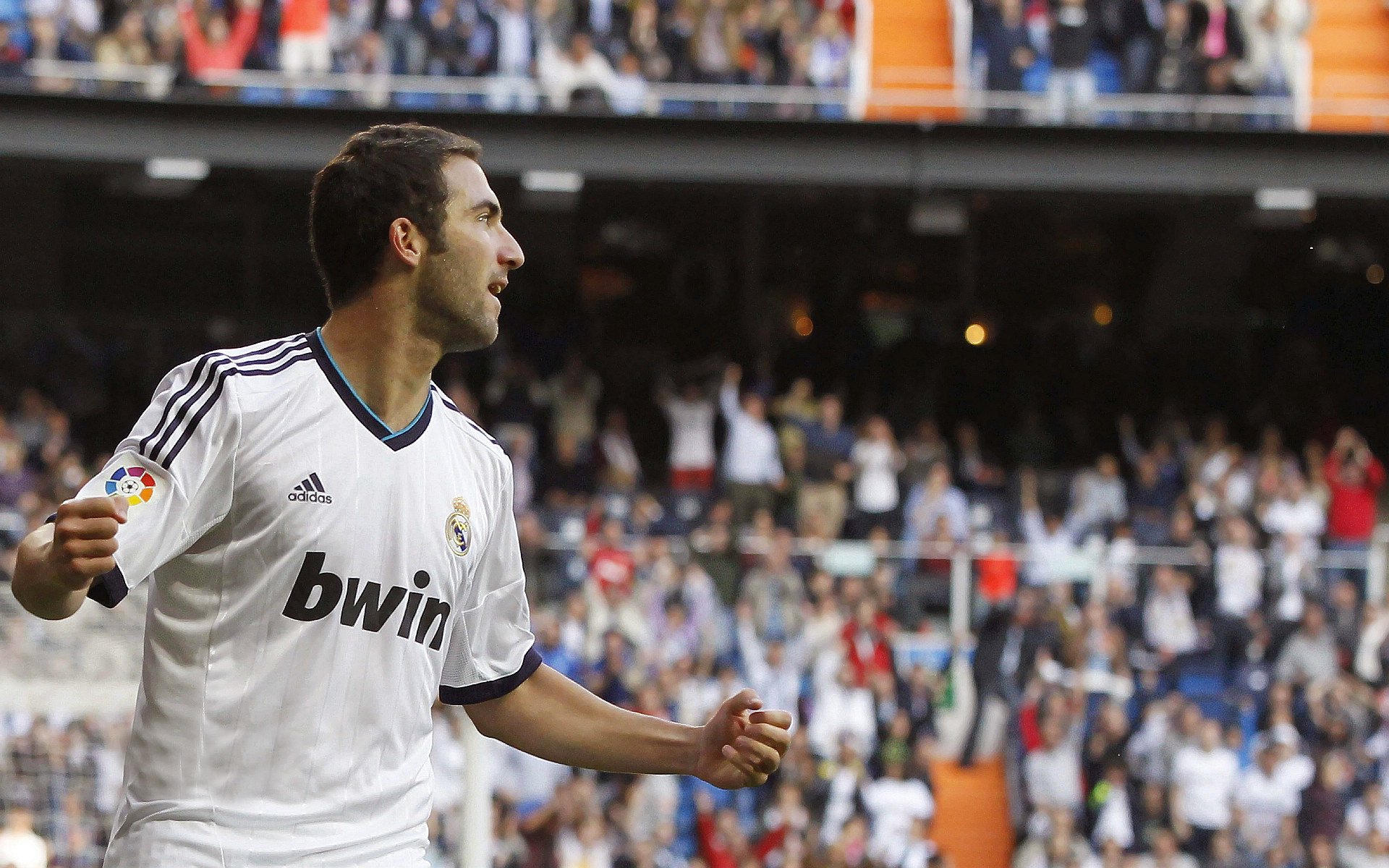 电竞产业爆发式增长，全球赛事火热，中国战队再夺世界冠军