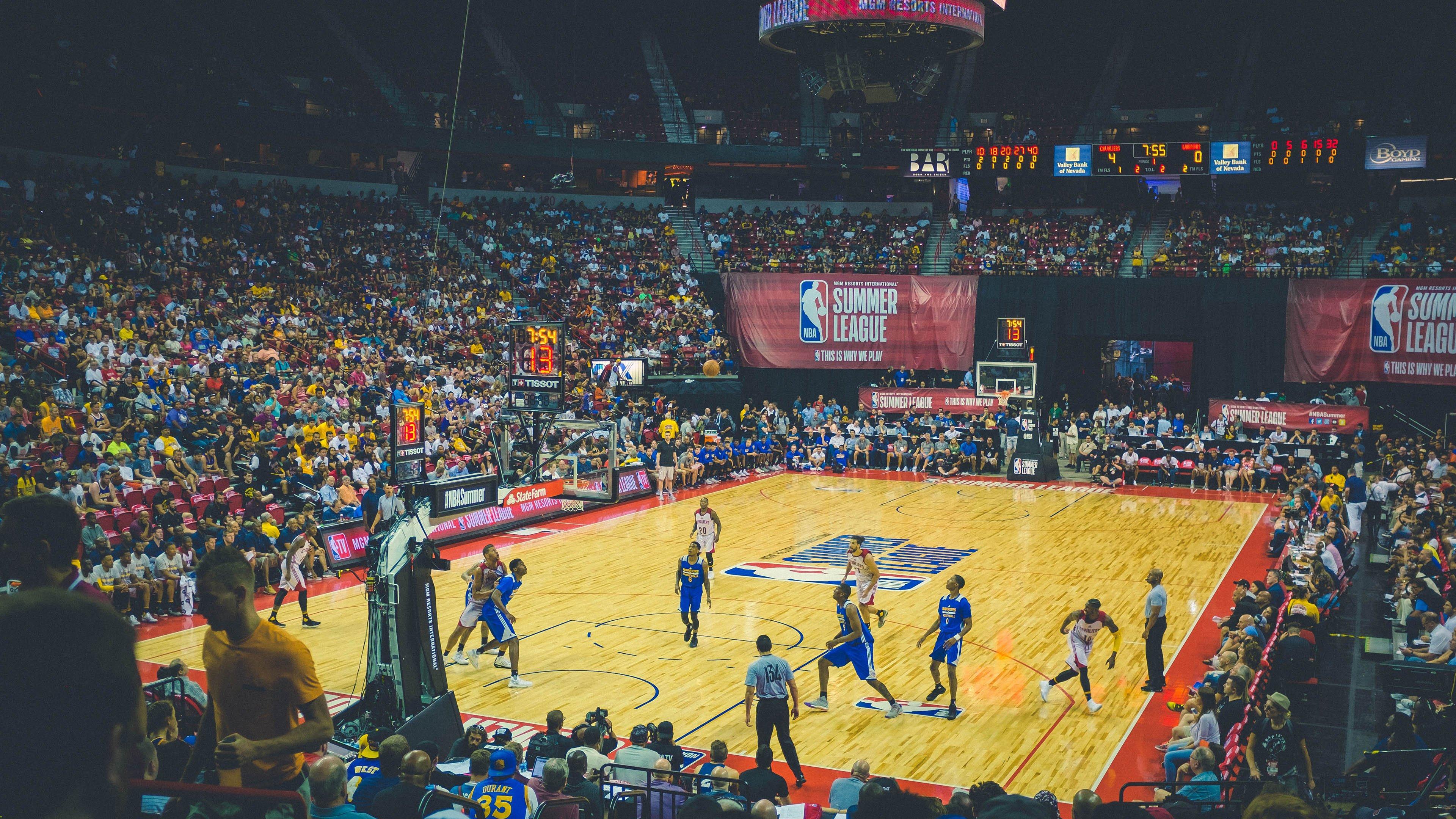 国羽新星闪耀全英赛,女单决赛上演巅峰对决